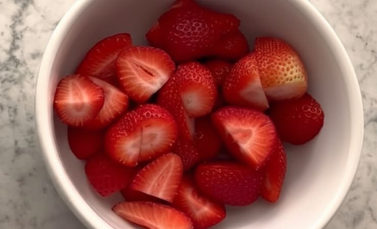 Prepare the Strawberries