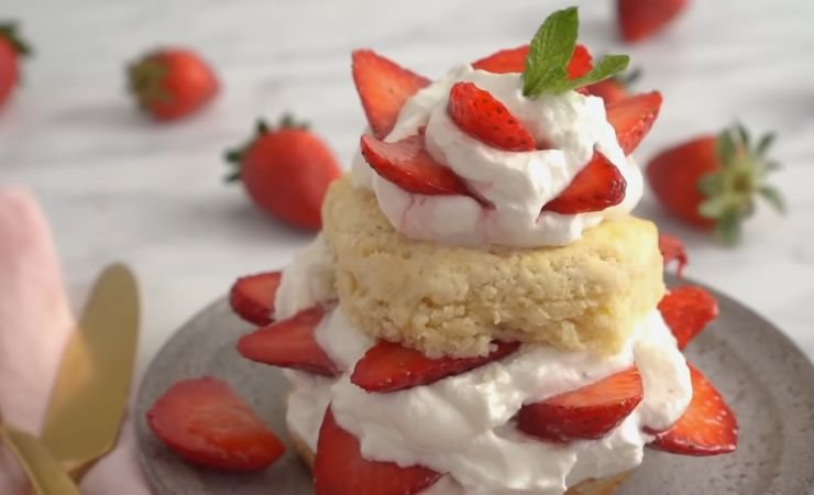 What I Serve With Dairy Queen Whipped Cream Frosting